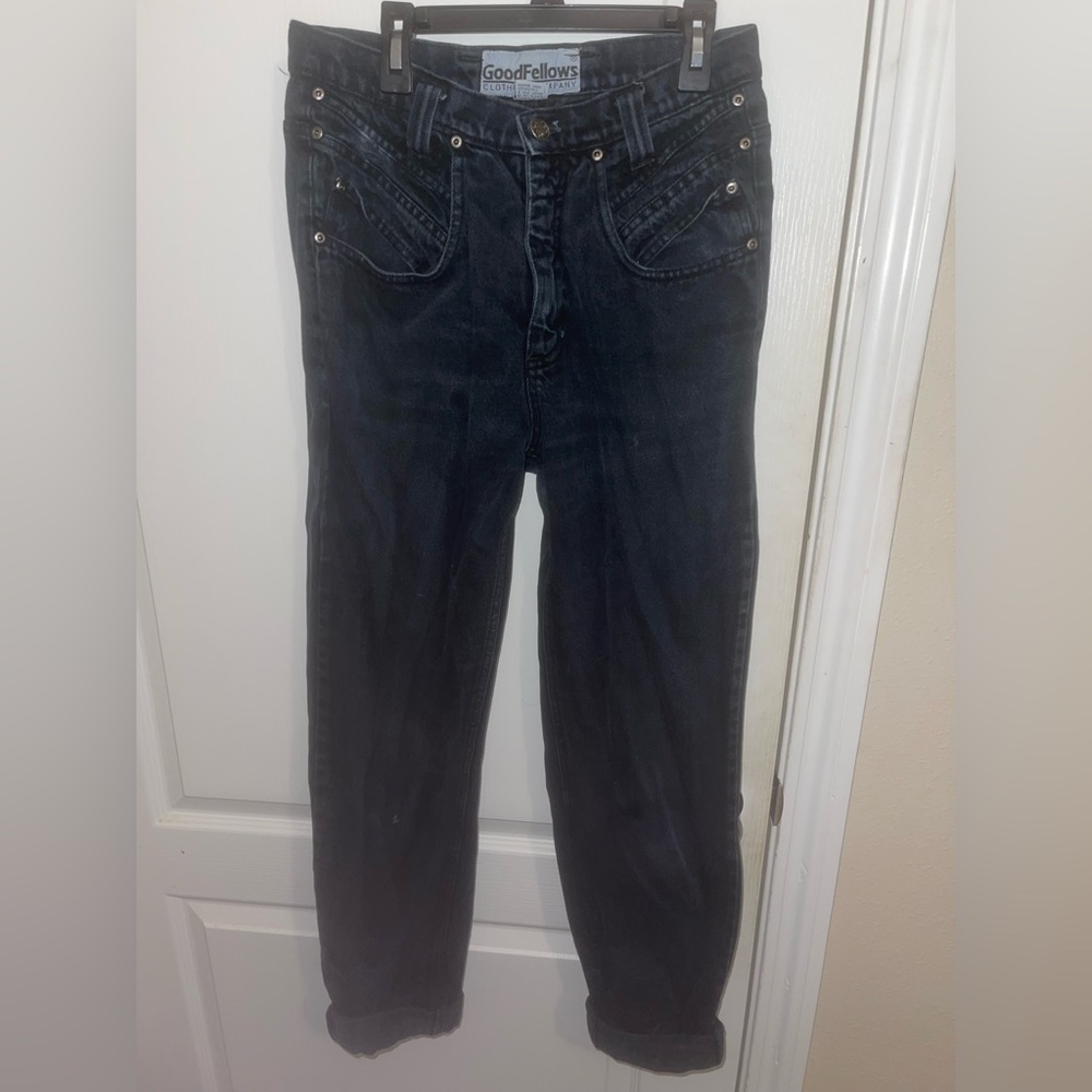Black rolled up jeans!